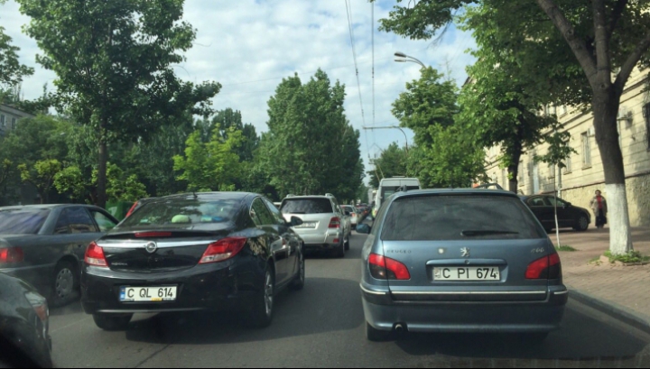 В столице пробка на бульваре Григоре Виеру (ФОТО)