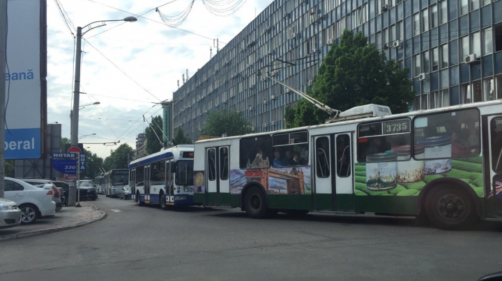 В столице пробка на бульваре Григоре Виеру (ФОТО)