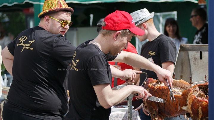В Кишиневе стартовал фестиваль барбекю (ФОТОРЕПОРТАЖ)