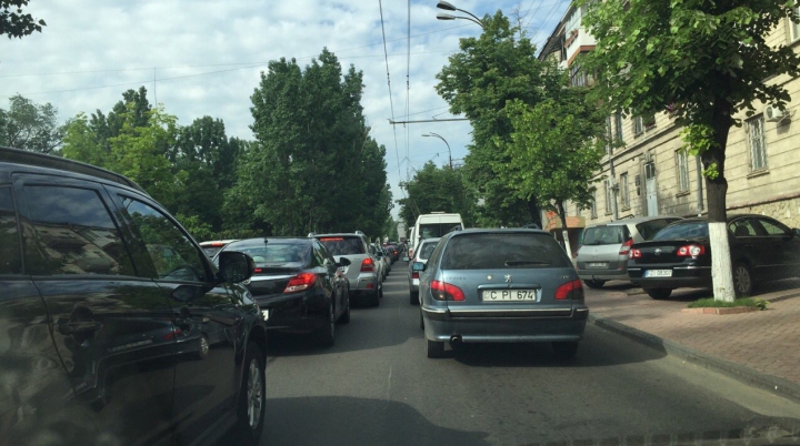 В столице пробка на бульваре Григоре Виеру (ФОТО)