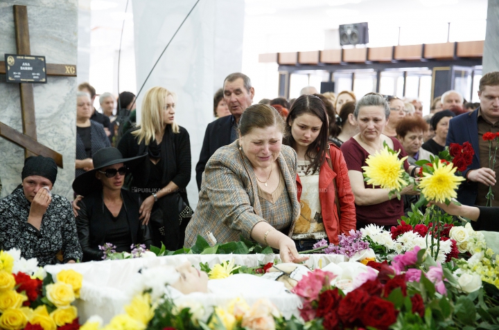 Известную исполнительницу Анну Барбу проводили в последний путь (ФОТОРЕПОРТАЖ)