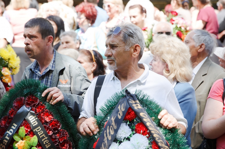 Известную исполнительницу Анну Барбу проводили в последний путь (ФОТОРЕПОРТАЖ)