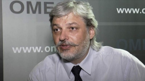 Кандидат в мэры столицы устроил акцию протеста, требуя снести террасу ресторана