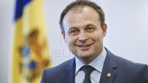 Андриан Канду пришел на выборы с сыном 