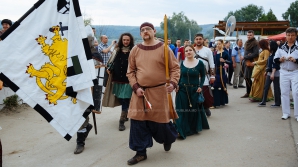 Средневековые рыцари штурмовали "Ватру": зрители в восторге