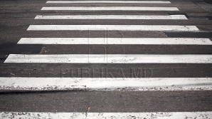 В столице молодую пару сбили на пешеходном переходе (ВИДЕО)