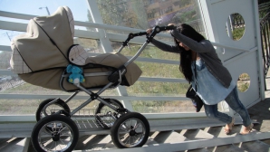 Молодые мамы с колясками вышли на протест: Хотим, чтобы нас уважали