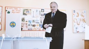 Местные выборы-2015: Николае Тимофти проголосовал за будущее Кишинева (ВИДЕО)