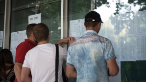 Реакция выпускников на результаты экзаменов на степень бакалавра (ФОТО/ВИДЕО)