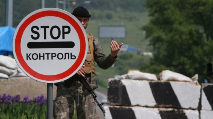 На выездах из Донецка образовались многокилометровые очереди