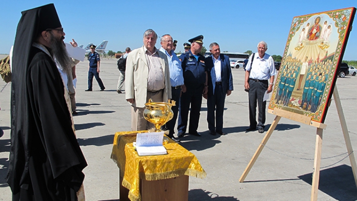 Иконой со Сталиным освятили Волгу