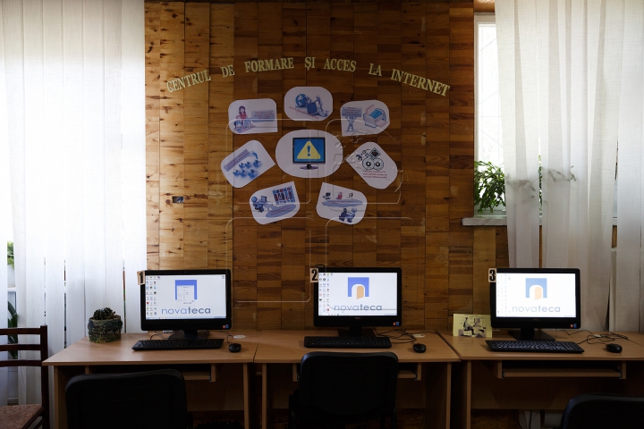 Молдавских пенсионеров обучают общению в интернете (ФОТО)