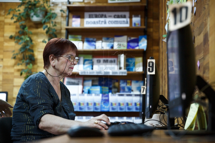 Молдавских пенсионеров обучают общению в интернете (ФОТО)