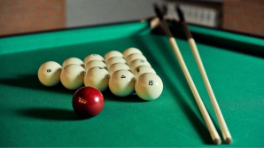14-летний подросток владеет около 200 бильярдными трюками