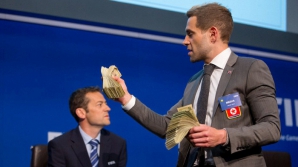 ФИФА подала иск против комика Саймона Бродкина