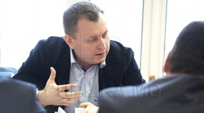 Лидер "Антифа" Григорий Петренко во время протеста применил дымовые шашки 