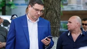 Ренато Усатый и Игорь Додон продолжили обмен "любезностями" в социальных сетях