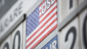 Курс валют: евро подешевел на 4 бана, доллар подорожал на 10 банов