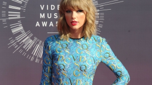 Телохранитель Тейлор Свифт стал мемом (ФОТО)