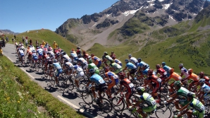 На веломногодневке "Тур де Франс" произошел массовый завал