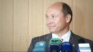 Валерий Стрелец провел консультации с демократами и членами Академии наук