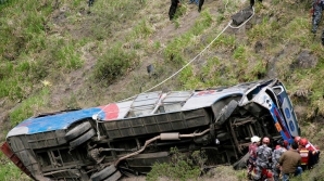 В Перу автобус с пассажирами рухнул в пропасть: 15 погибших