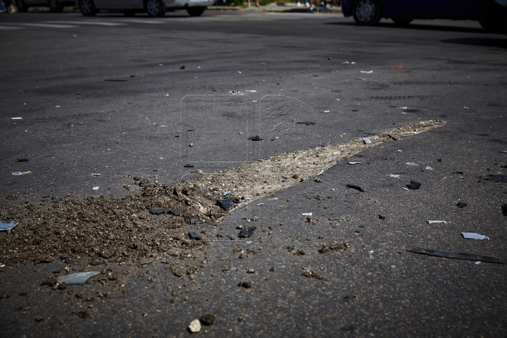 ДТП на столичном бульваре Григоре Виеру: машина перевернулась и образовала дыру в асфальте (ФОТО/ВИДЕО)