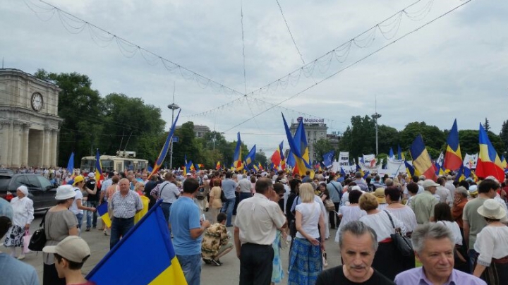 Курс на Бухарест: в Кишиневе проходит Великое национальное собрание