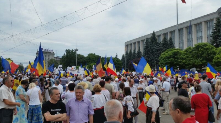 Курс на Бухарест: в Кишиневе проходит Великое национальное собрание