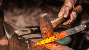 Куй железо, пока горячо: в Требуженах живет один из лучших мастеров по металлу