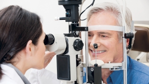 Пациенты, которым при операции на глазах занесли инфекцию, пройдут повторное обследование