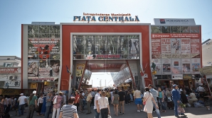 Сотни продавцов забаррикадировались на центральном рынке столицы в знак протеста