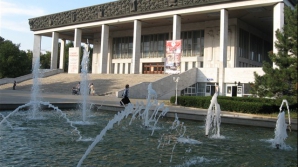 Ко Дню города в Кишиневе на день запустят фонтан перед Национальной оперой 