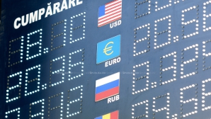 Курс валют: евро подешевел на три бана