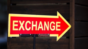 Курс валют: доллар и евро подорожали на 8 банов