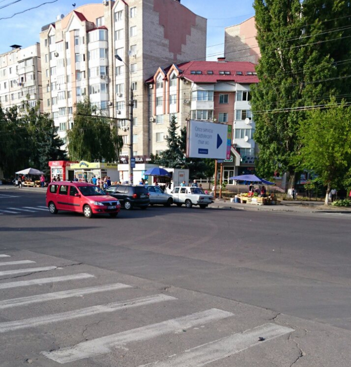 ДТП на Буюканах: два автомобиля столкнулись на пешеходном переходе (ФОТО)