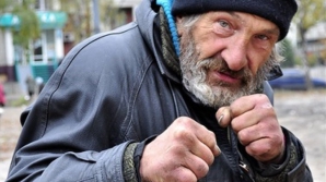 В столичном парке задержан бомж, угрожавший ножом полиции