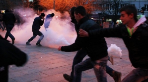 Сотни жителей Приштины вышли протестовать из-за ареста оппозиционного депутата