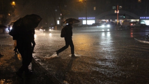 Дождливая столичная осень или как перейти улицу и остаться сухим (ФОТО, ВИДЕО)