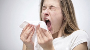 Из-за неизвестной болезни американская девочка постоянно чихает
