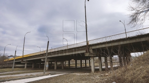 Обвалилась часть моста, связывающая Молдову и Украину 