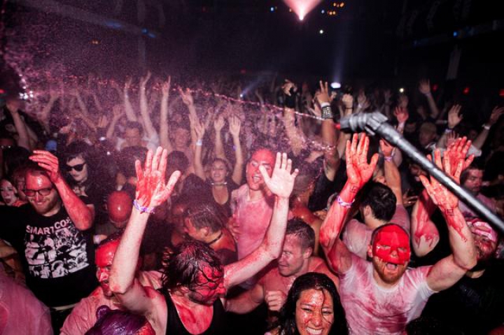 Кровавая вечеринка вампиров в Нью-Йорке (ФОТО)