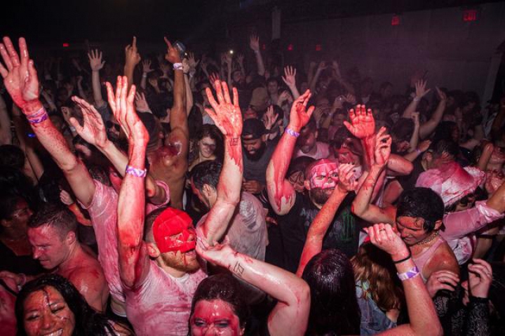 Кровавая вечеринка вампиров в Нью-Йорке (ФОТО)