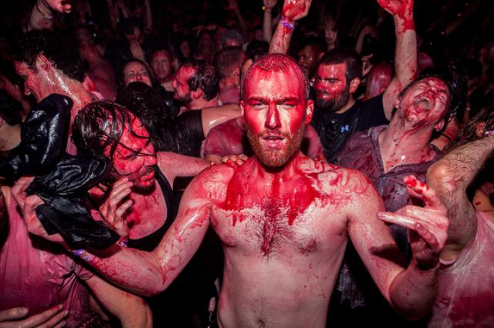 Кровавая вечеринка вампиров в Нью-Йорке (ФОТО)