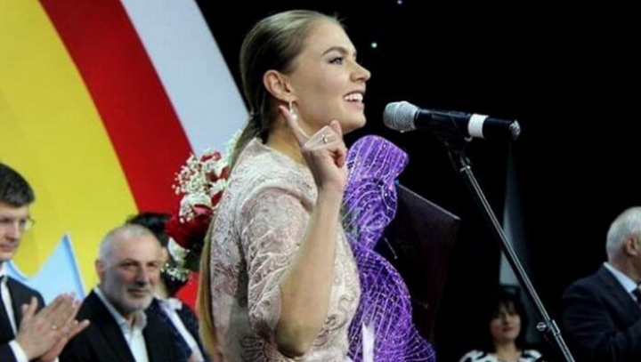 Алина Кабаева поразила журналистов внешним видом и кольцом (ФОТО, ВИДЕО)