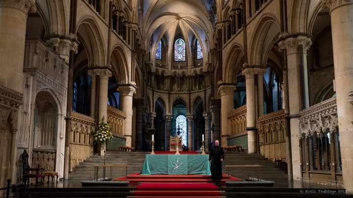 Бывший британский епископ отправлен в тюрьму за совращение мальчиков
