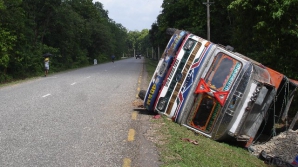 30 человек погибли в результате схода автобуса с дороги в Непале