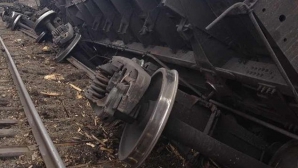 Грузовой поезд с техническим спиртом сошёл с рельсов в США