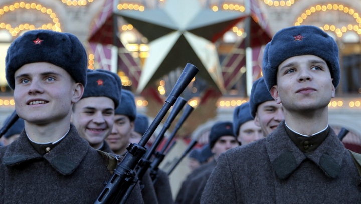 На Красной площади Москвы прошел торжественный марш, посвященный параду 1941 года