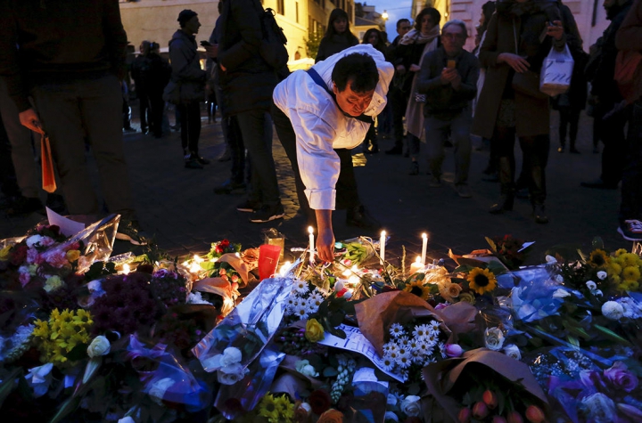 Мир простился с жертвами теракта в Париже (ФОТО)